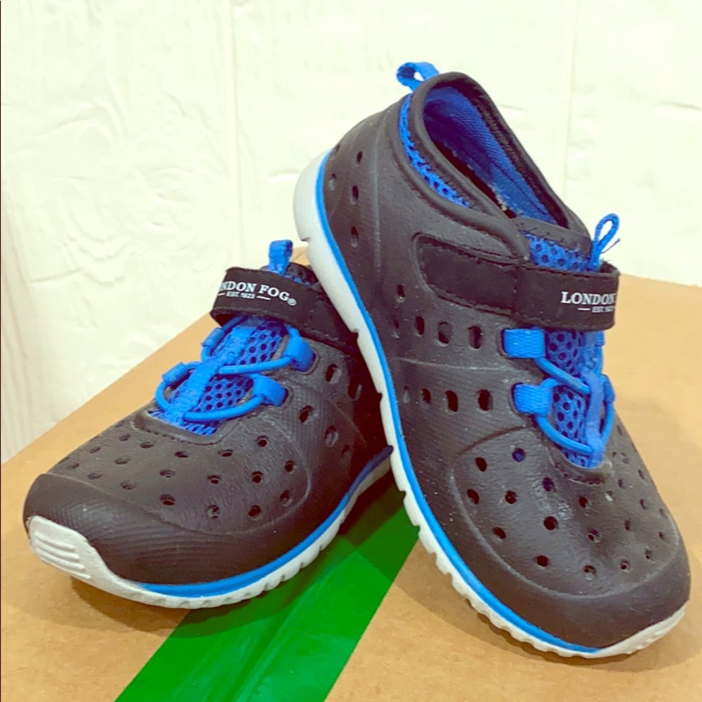 Like New London Fog Boys shoes